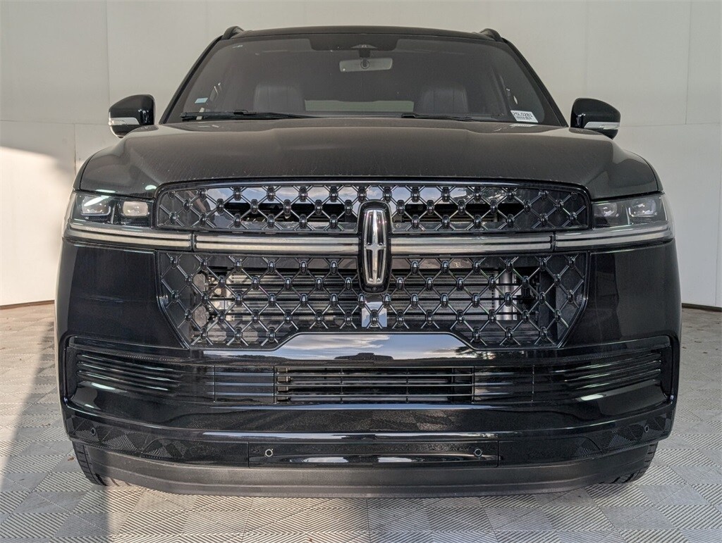 2025 Lincoln Navigator L Reserve photo 2