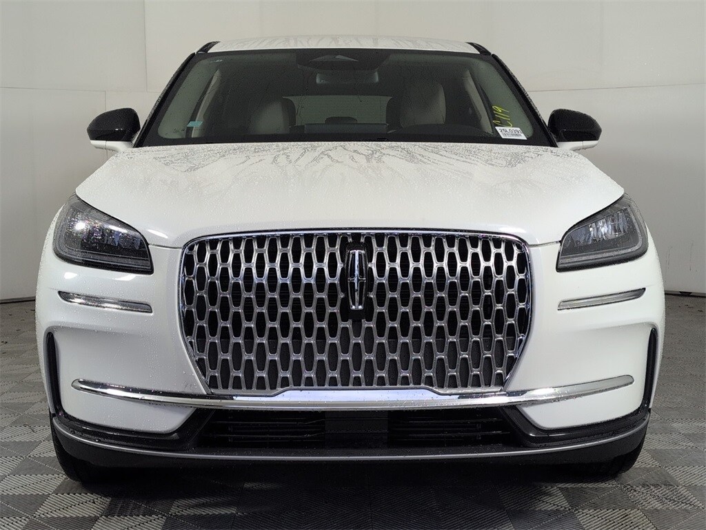 2025 Lincoln Corsair Premiere photo 3