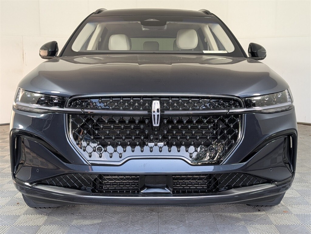 2024 Lincoln Nautilus Black Label photo 3
