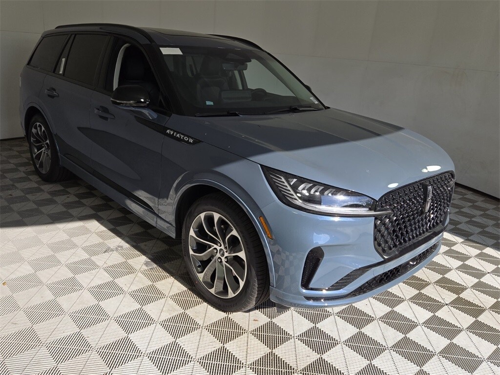 2025 Lincoln Aviator Premiere photo 2