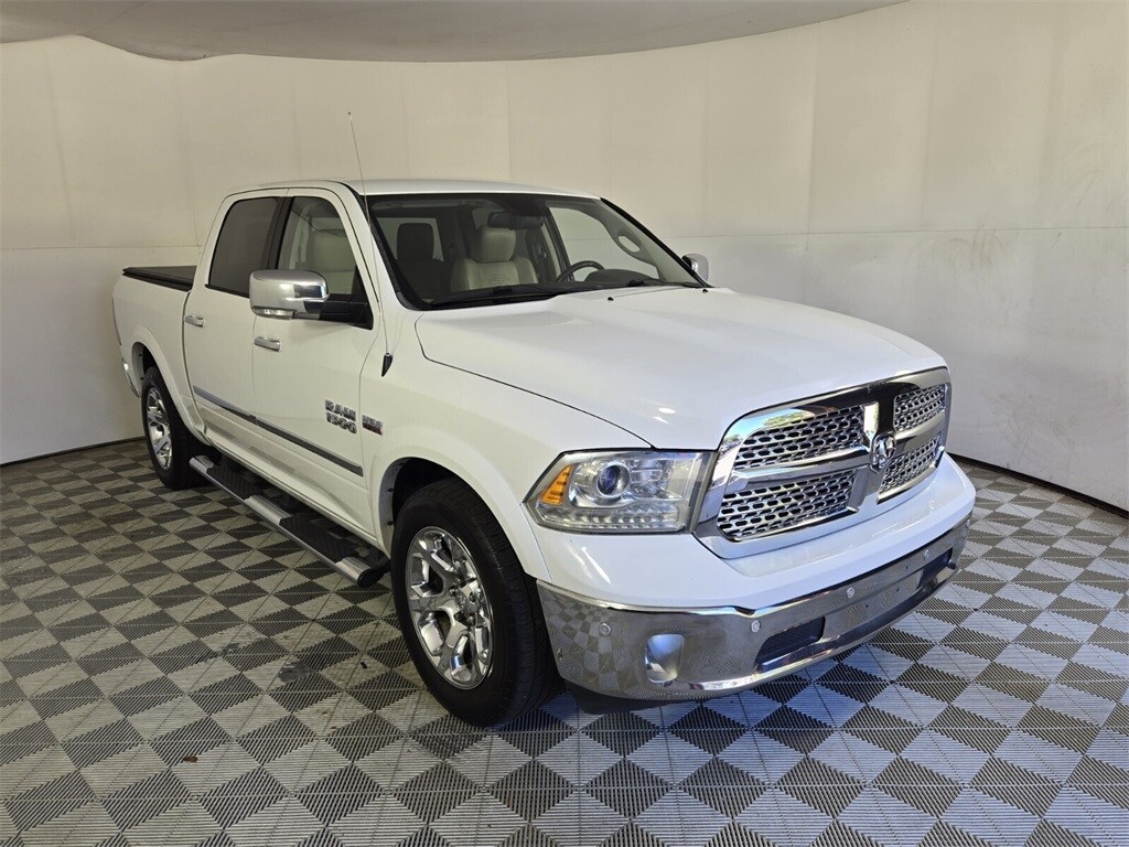 2015 Ram 1500 Laramie photo 2