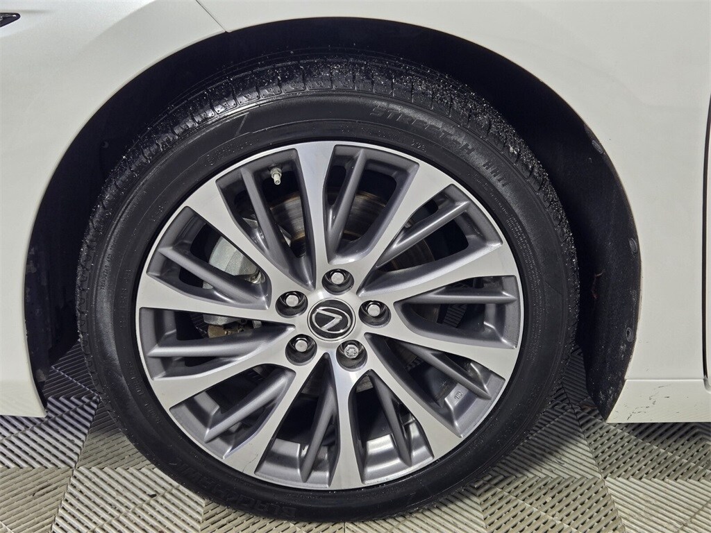 2021 Lexus ES 300h Premium photo 4