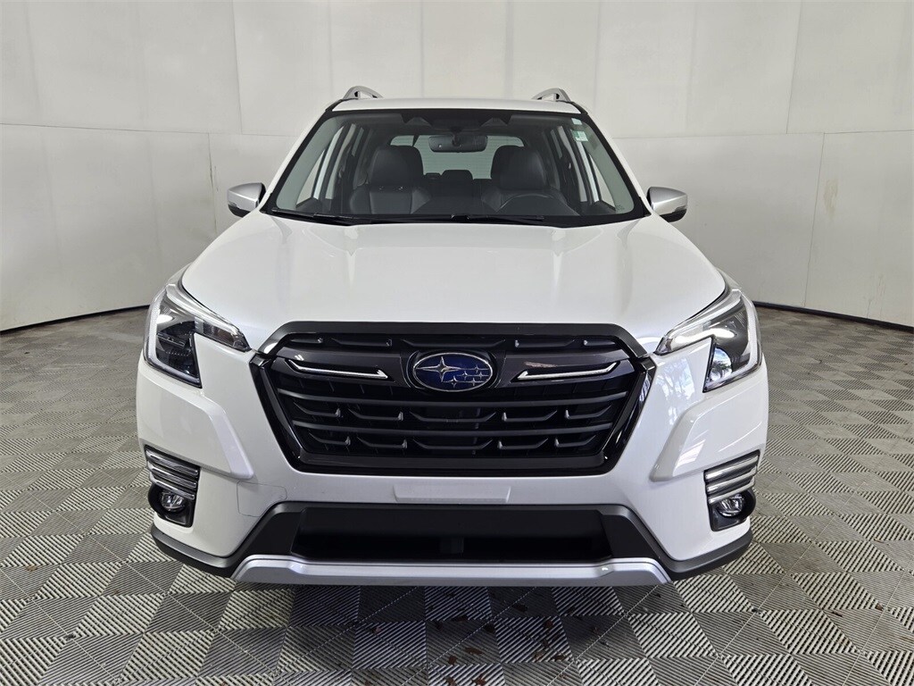2023 Subaru Forester Touring photo 2
