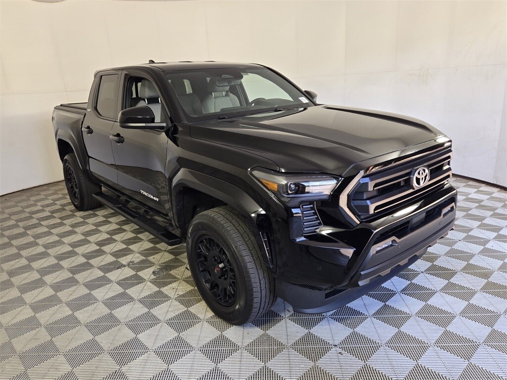 2024 Toyota Tacoma photo 2