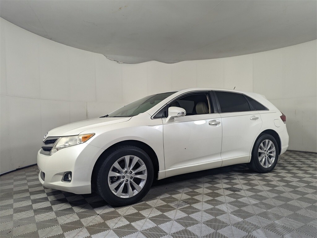 2015 Toyota Venza XLE photo 2