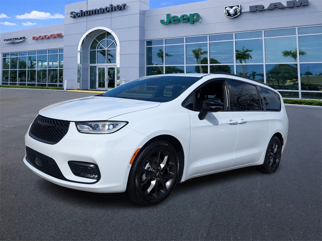 Used 2024 Chrysler Pacifica Touring L Van Passenger Van