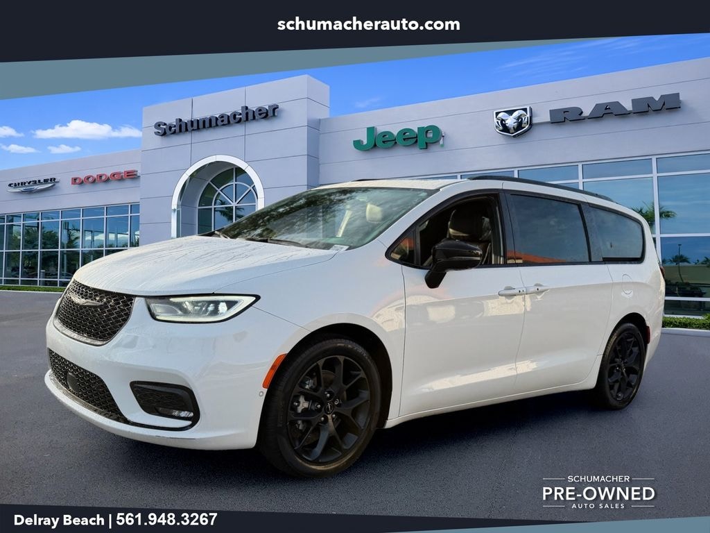 Used 2023 Chrysler Pacifica Limited Van Passenger Van