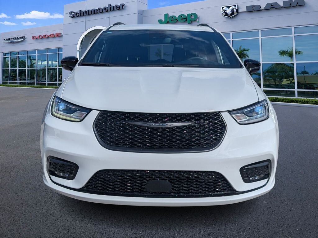 Used 2024 Chrysler Pacifica Touring L Van Passenger Van