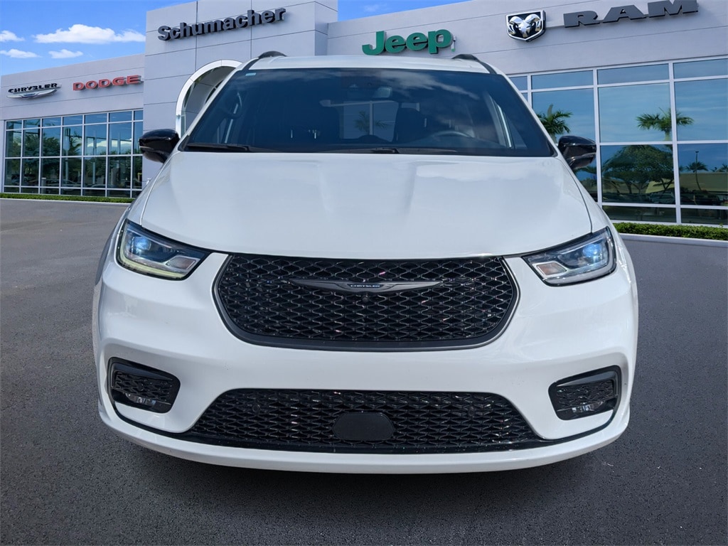 Used 2024 Chrysler Pacifica Touring L Van Passenger Van