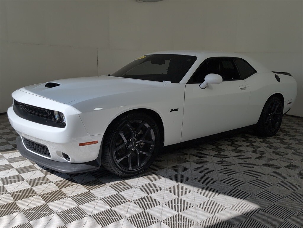 2023 Dodge Challenger R/T photo 3