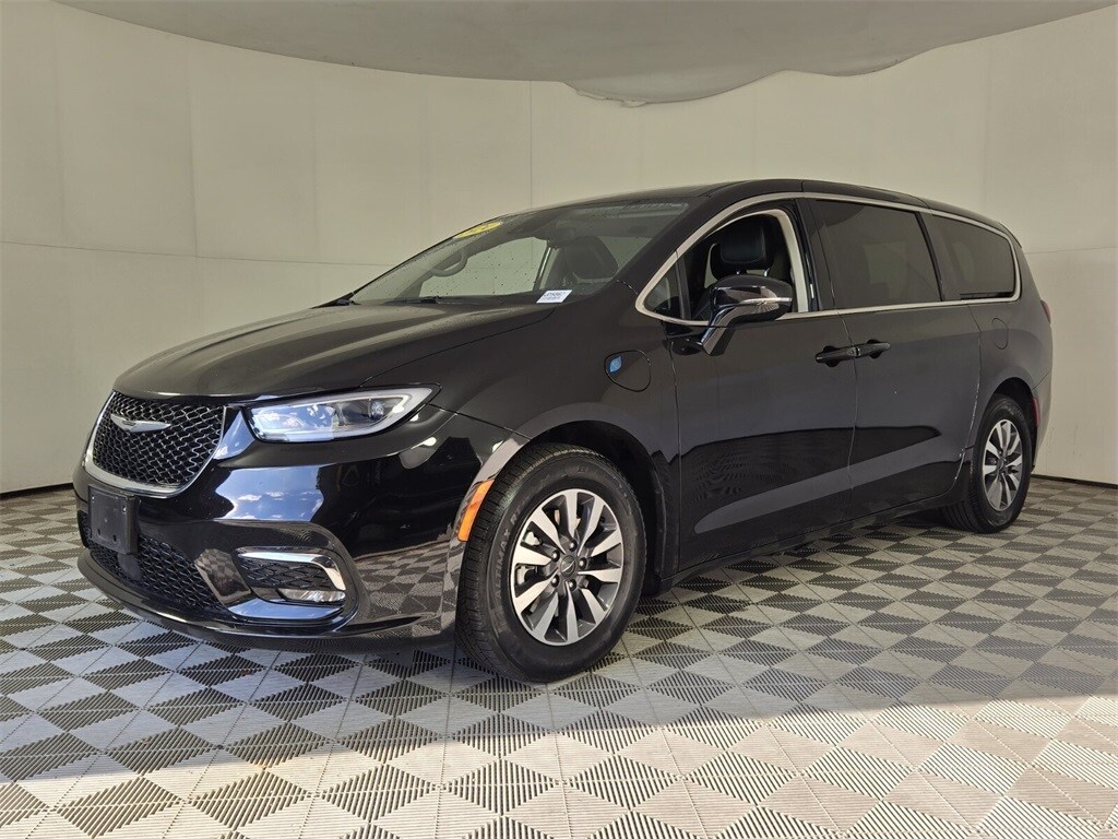 2024 Chrysler Pacifica Hybrid photo 4