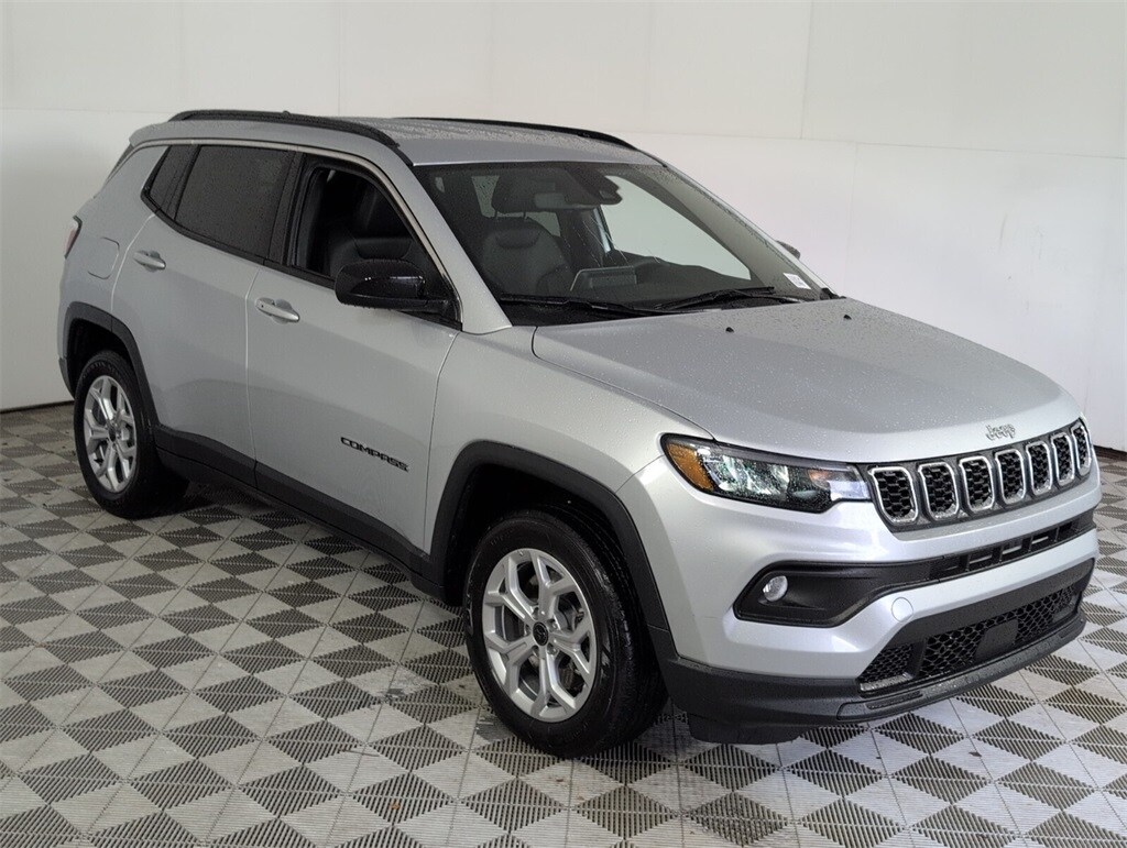 2025 Jeep Compass Latitude photo 2