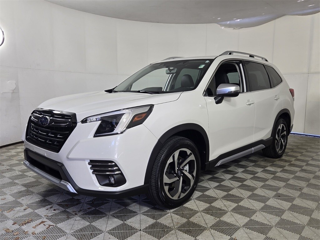 2023 Subaru Forester Touring photo 3
