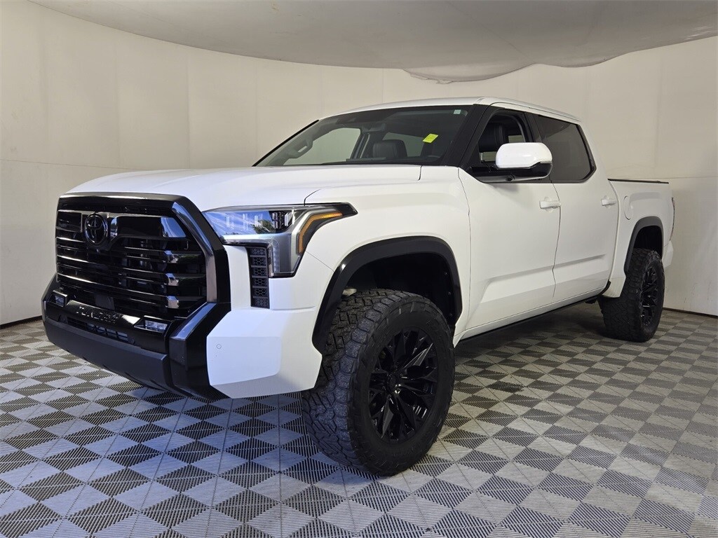 2023 Toyota Tundra Limited CrewMax photo 4