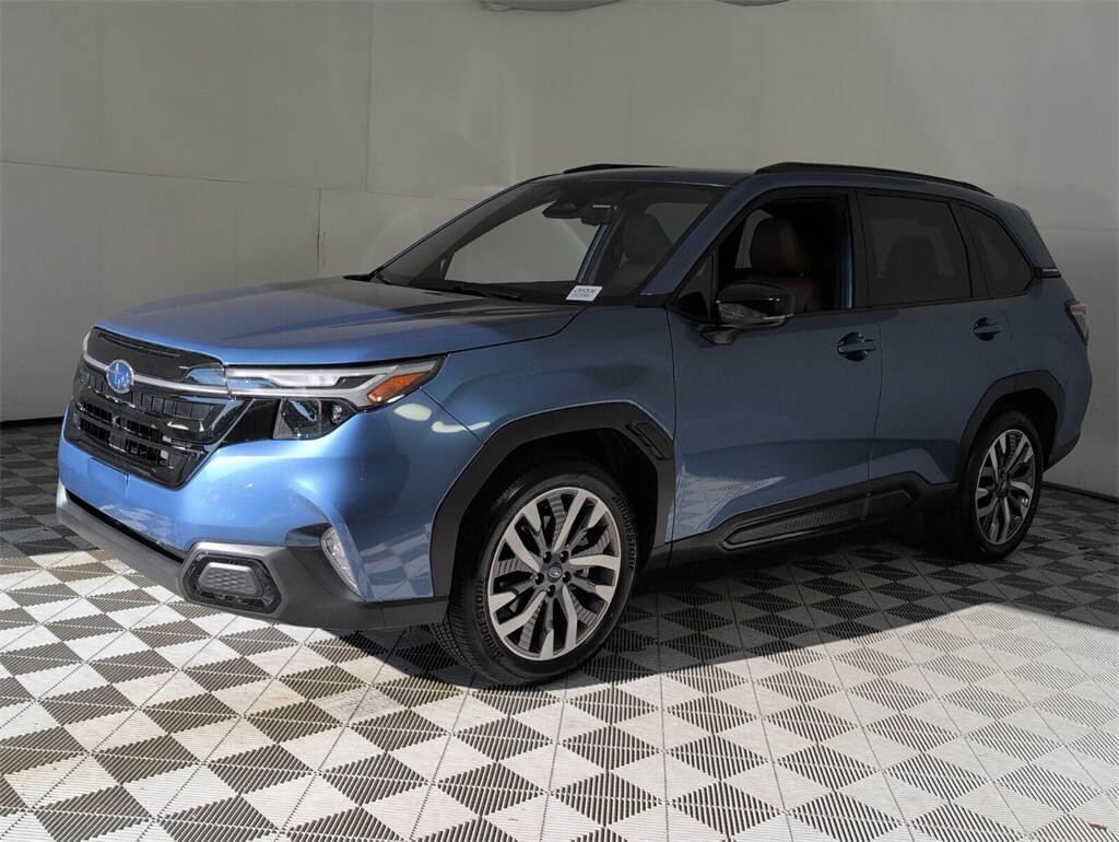 2025 Subaru Forester Touring photo 3