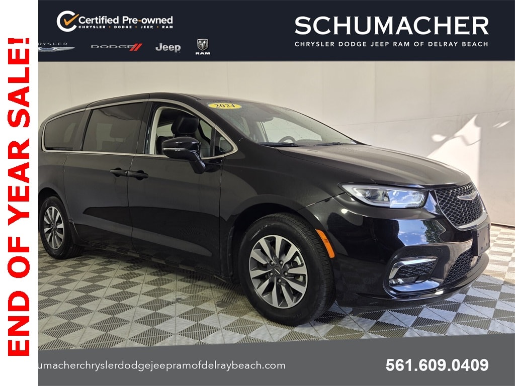 2024 Chrysler Pacifica PHEV Select's photo