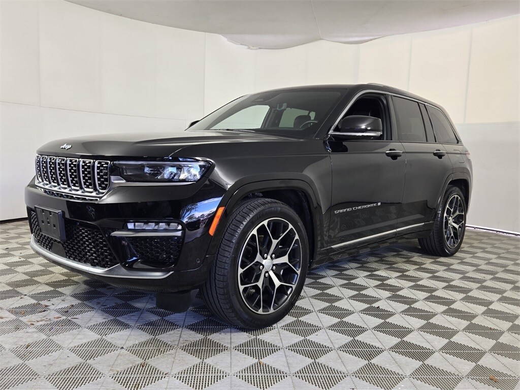 2023 Jeep Grand Cherokee Summit photo 2