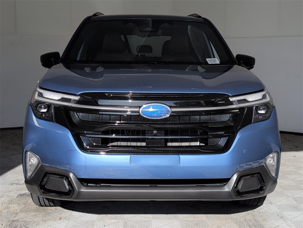 2025 Subaru Forester Touring photo 2