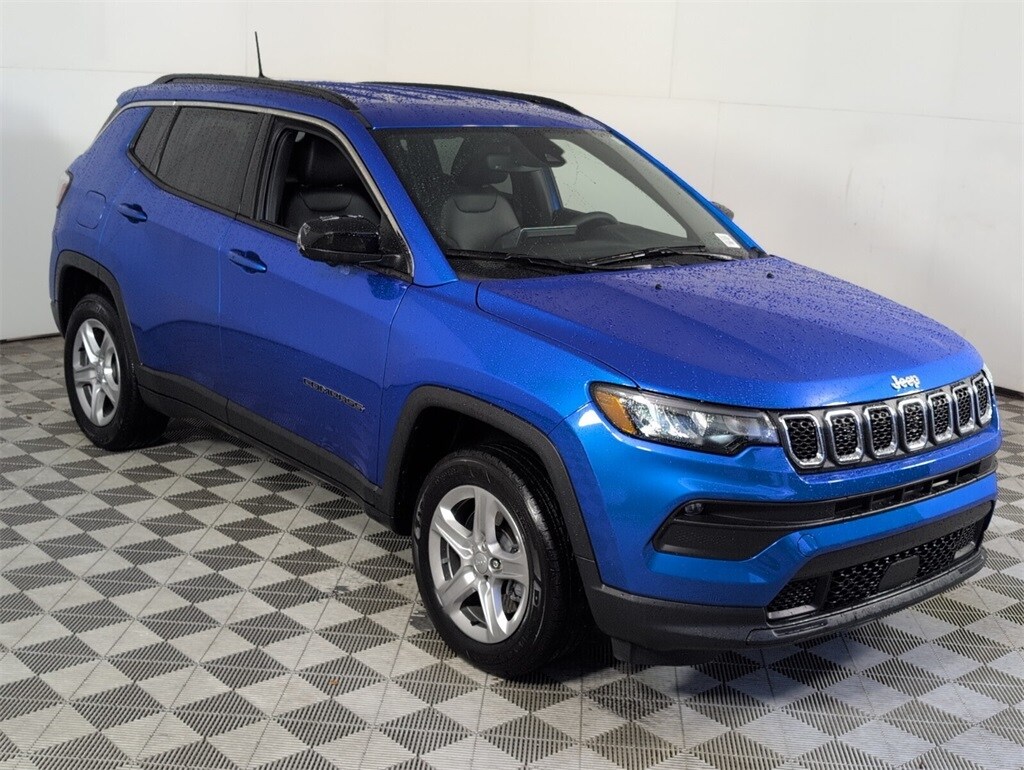 2023 Jeep Compass Latitude photo 2