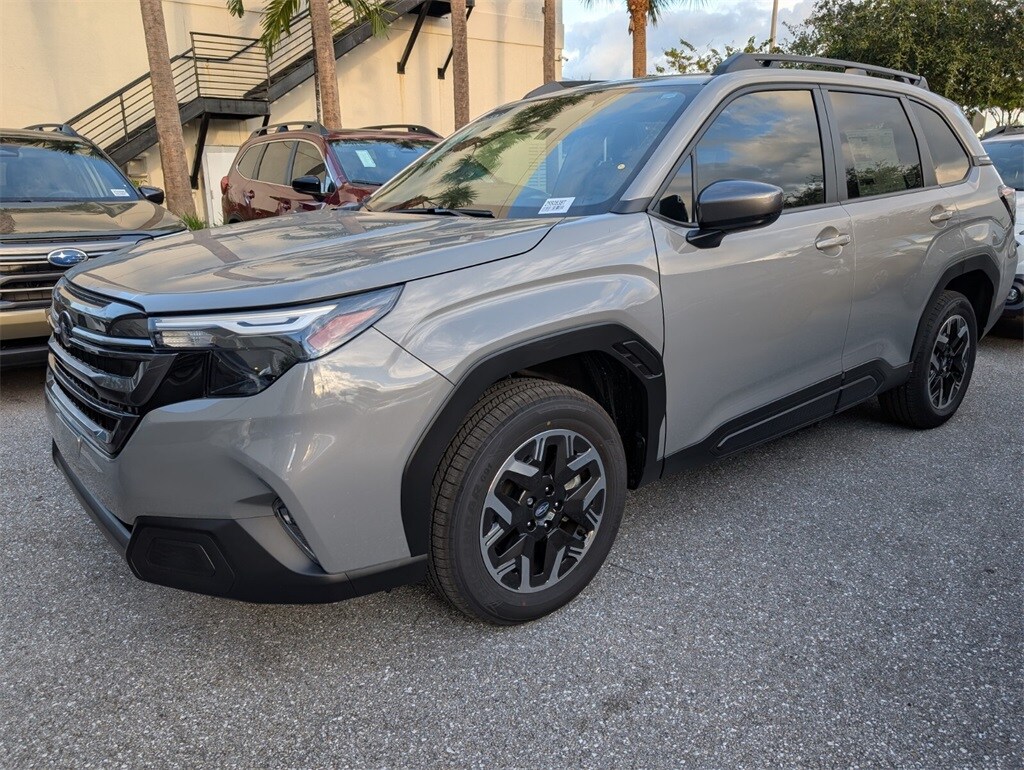 2025 Subaru Forester Premium photo 3