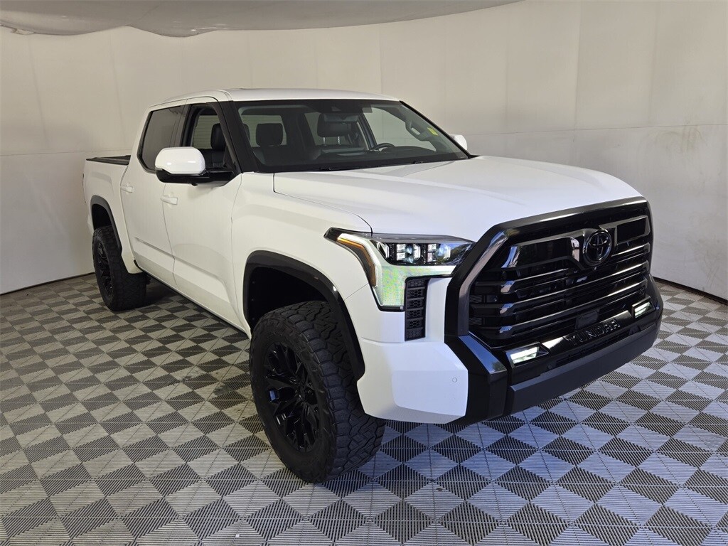 2023 Toyota Tundra Limited CrewMax photo 2