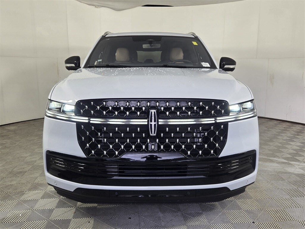 2025 Lincoln Navigator Black Label photo 3