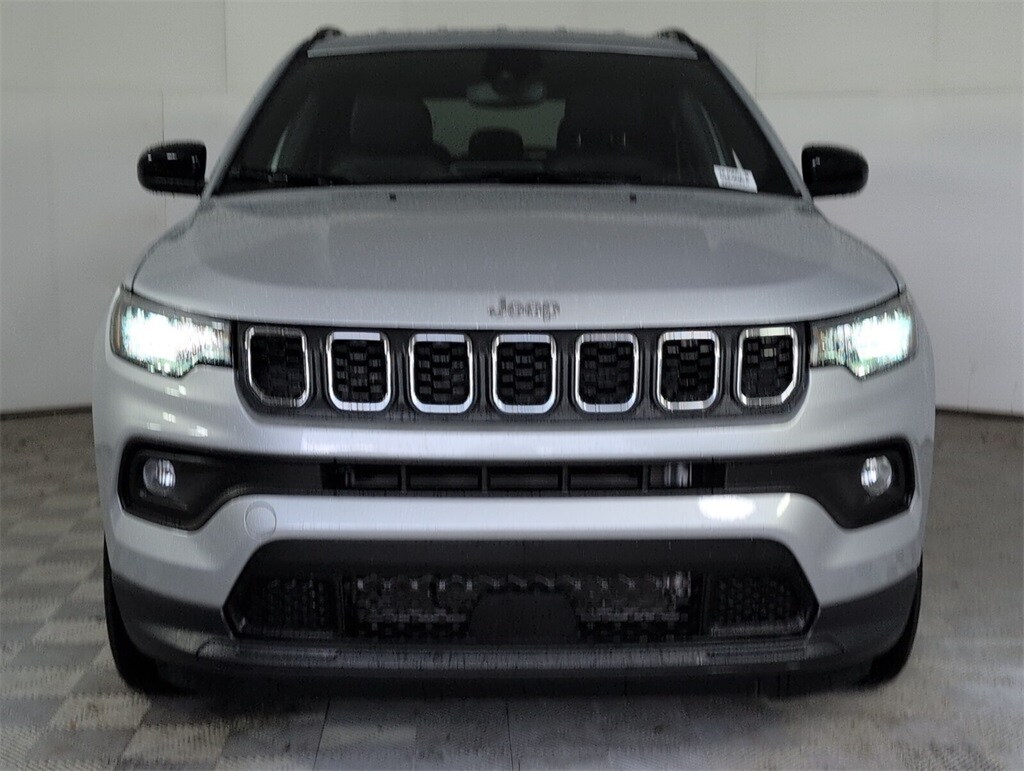 2025 Jeep Compass Latitude photo 3