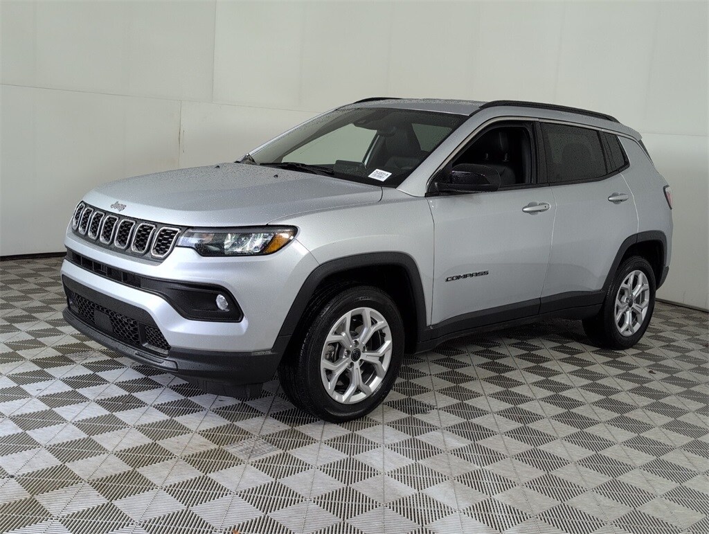 2025 Jeep Compass Latitude photo 4