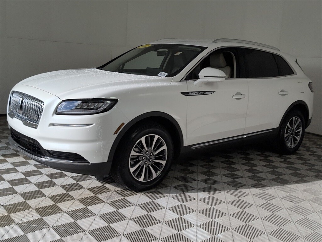 2022 Lincoln Nautilus Standard photo 3