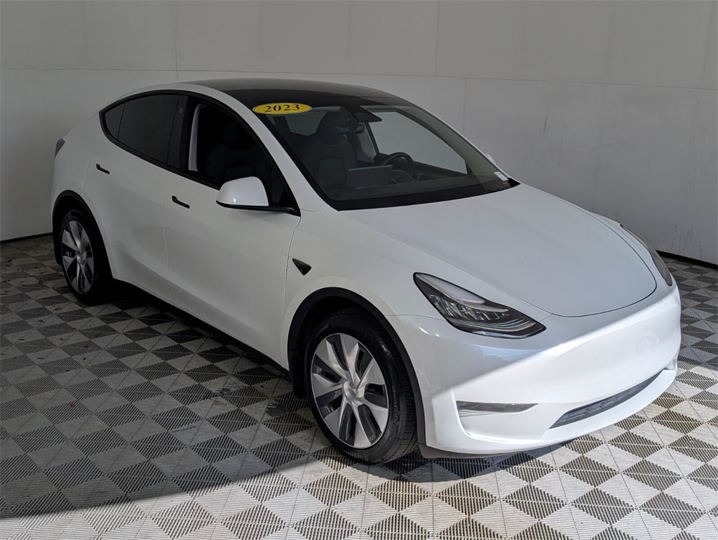 Used 2023 Tesla Model Y Long Range with VIN 7SAYGDEEXPA051530 for sale in Kansas City