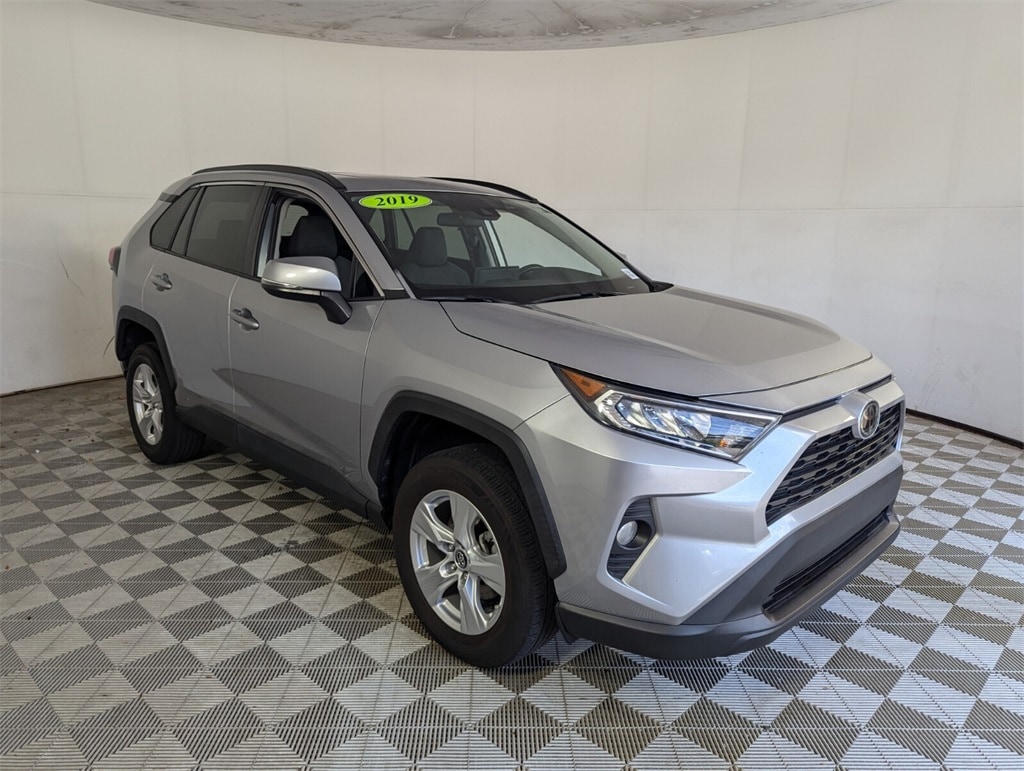 Used 2019 Toyota RAV4 XLE with VIN 2T3W1RFVXKC016351 for sale in Delray Beach, FL