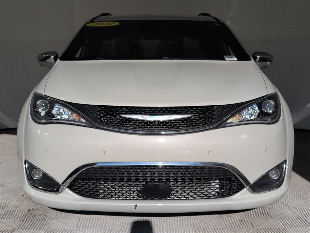 2020 Chrysler Pacifica Hybrid Limited photo 3