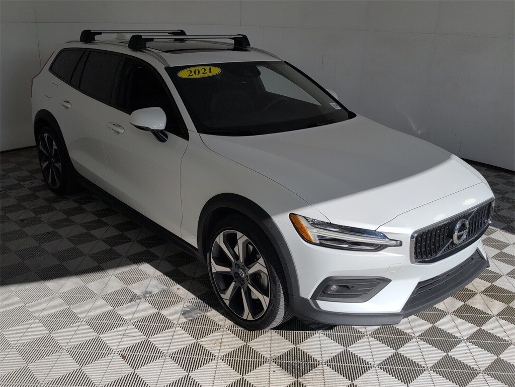2021 Volvo V60 Cross Country T5 photo 2