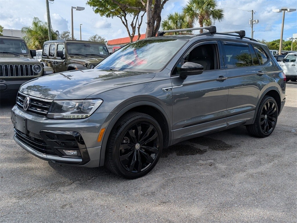 2020 Volkswagen Tiguan SE R-Line Black photo 3