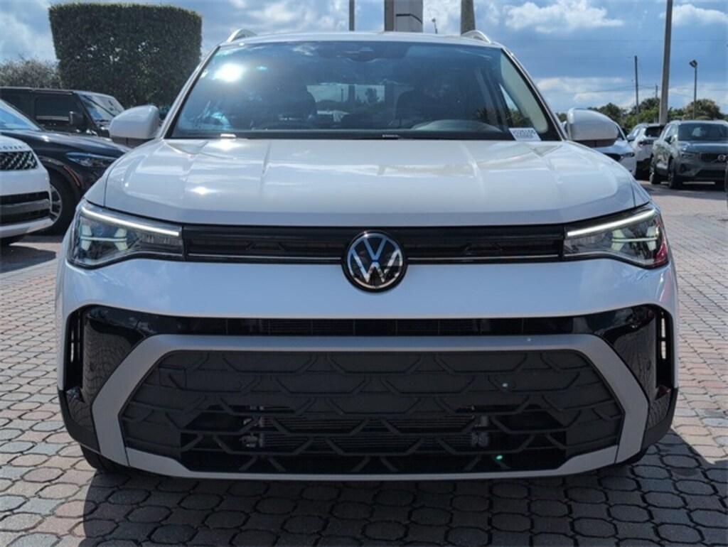 Certified 2025 Volkswagen Taos 1.5T SE SUV