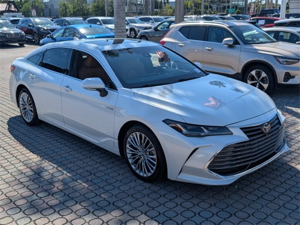 Used 2019 Toyota Avalon Hybrid Limited Sedan