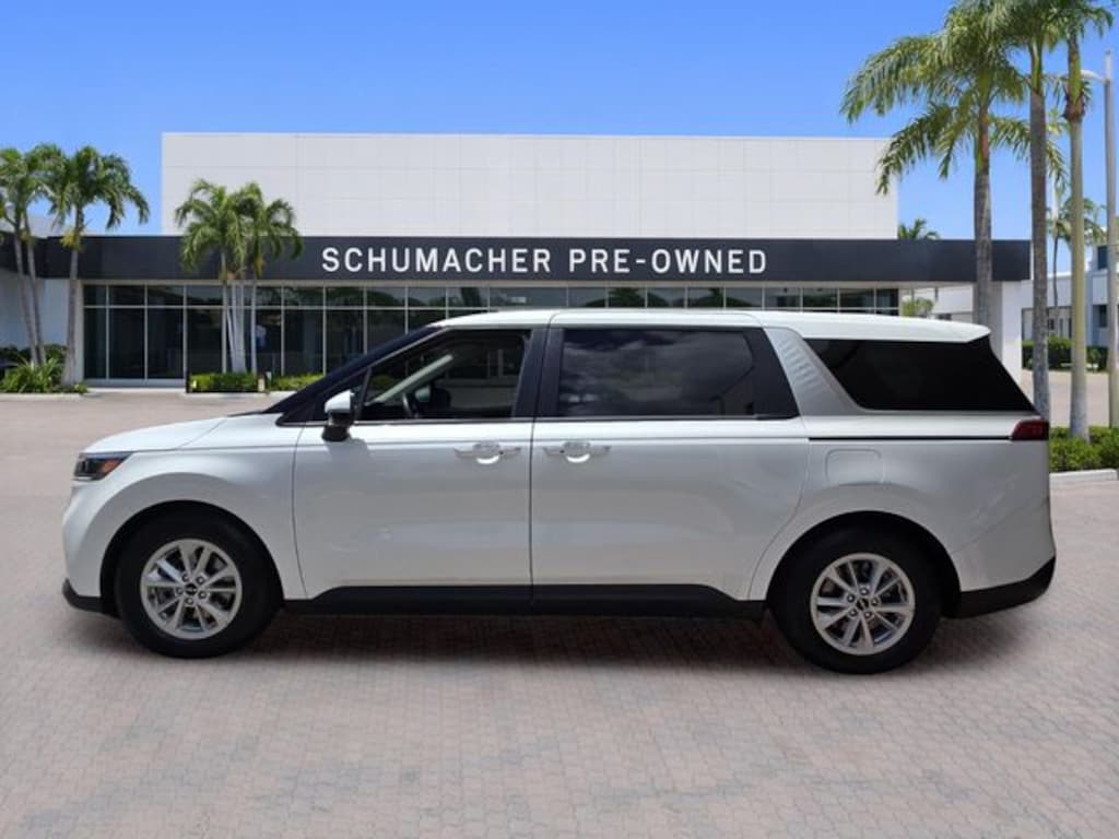 Used 2024 Kia Carnival LX Minivan/Van