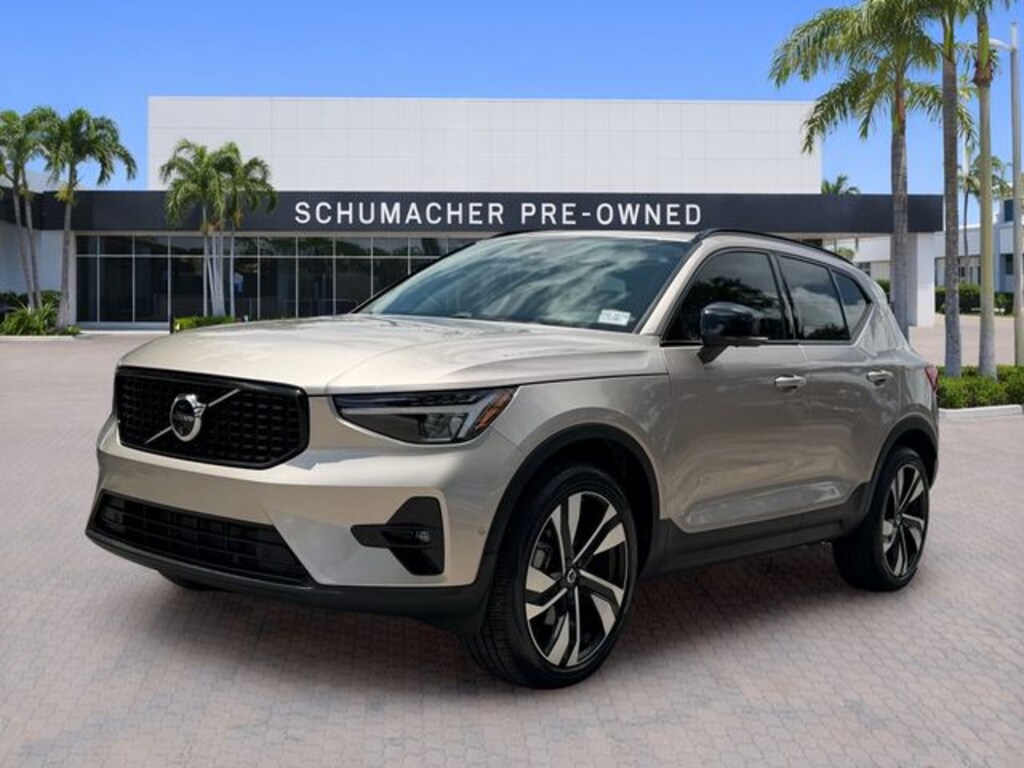 Used 2024 Volvo XC40 B5 Plus Dark Theme SUV