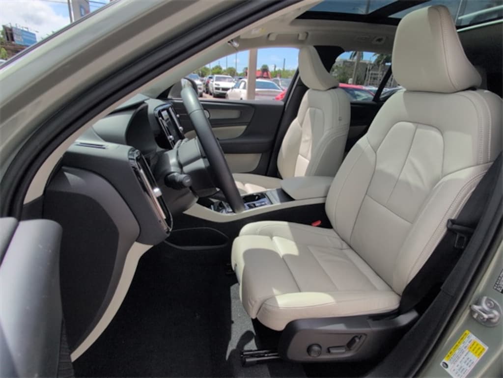 Used 2023 Volvo XC40 Ultimate SUV