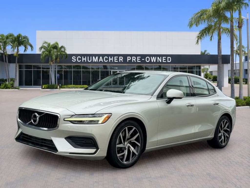 Used 2019 Volvo S60 T6 Momentum Sedan