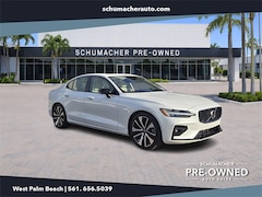 2022 Volvo S60 B5 Momentum Sedan