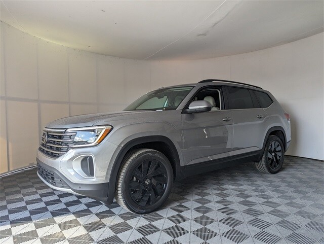 2026 Volkswagen Atlas SE Technology photo 2