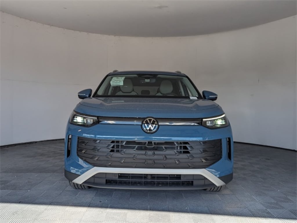 New 2025 Volkswagen Tiguan 2.0T SE SUV