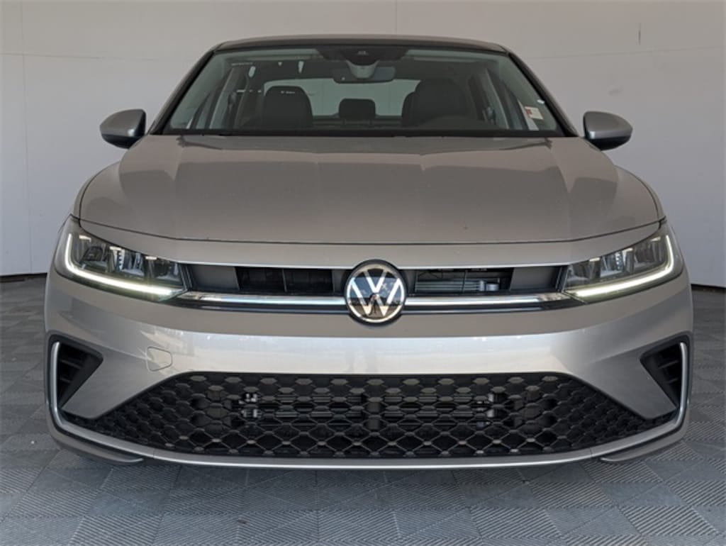 New 2025 Volkswagen Jetta 1.5T SE Sedan