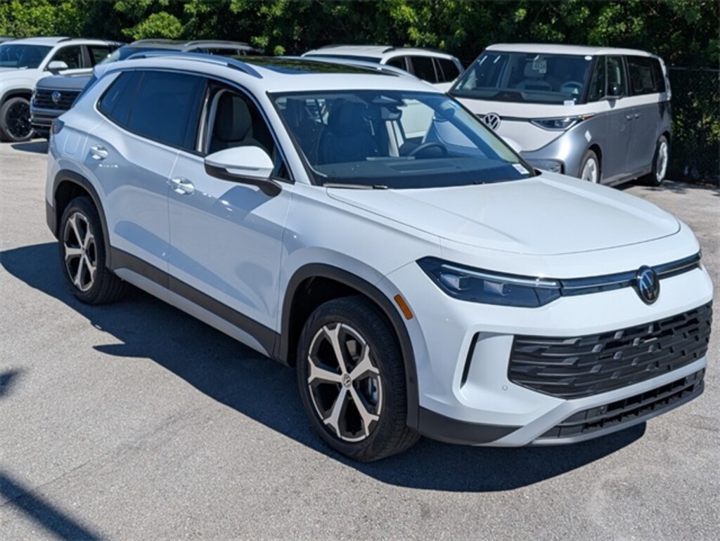 New 2026 Volkswagen Tiguan 2.0T SE SUV