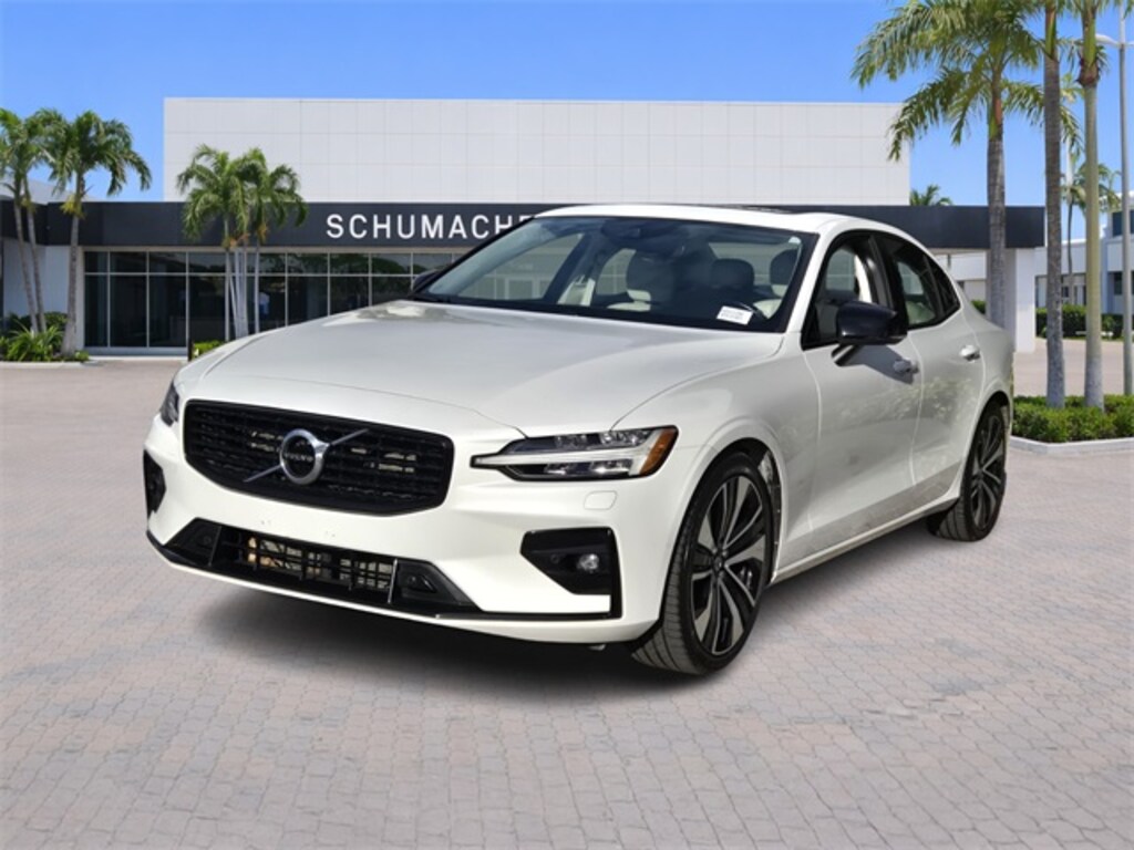 Used 2022 Volvo S60 B5 FWD Momentum Sedan