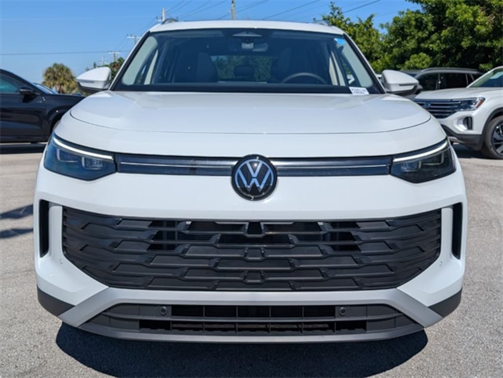 New 2026 Volkswagen Tiguan 2.0T SE SUV