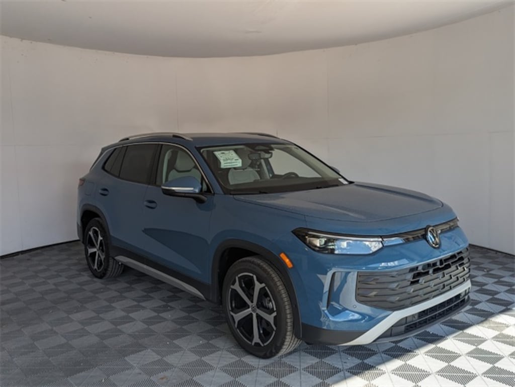 New 2025 Volkswagen Tiguan 2.0T SE SUV