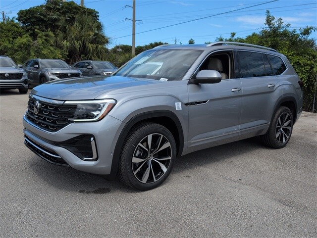 2026 Volkswagen Atlas SEL Premium R-Line photo 2