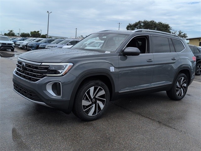 2026 Volkswagen Atlas SEL photo 4